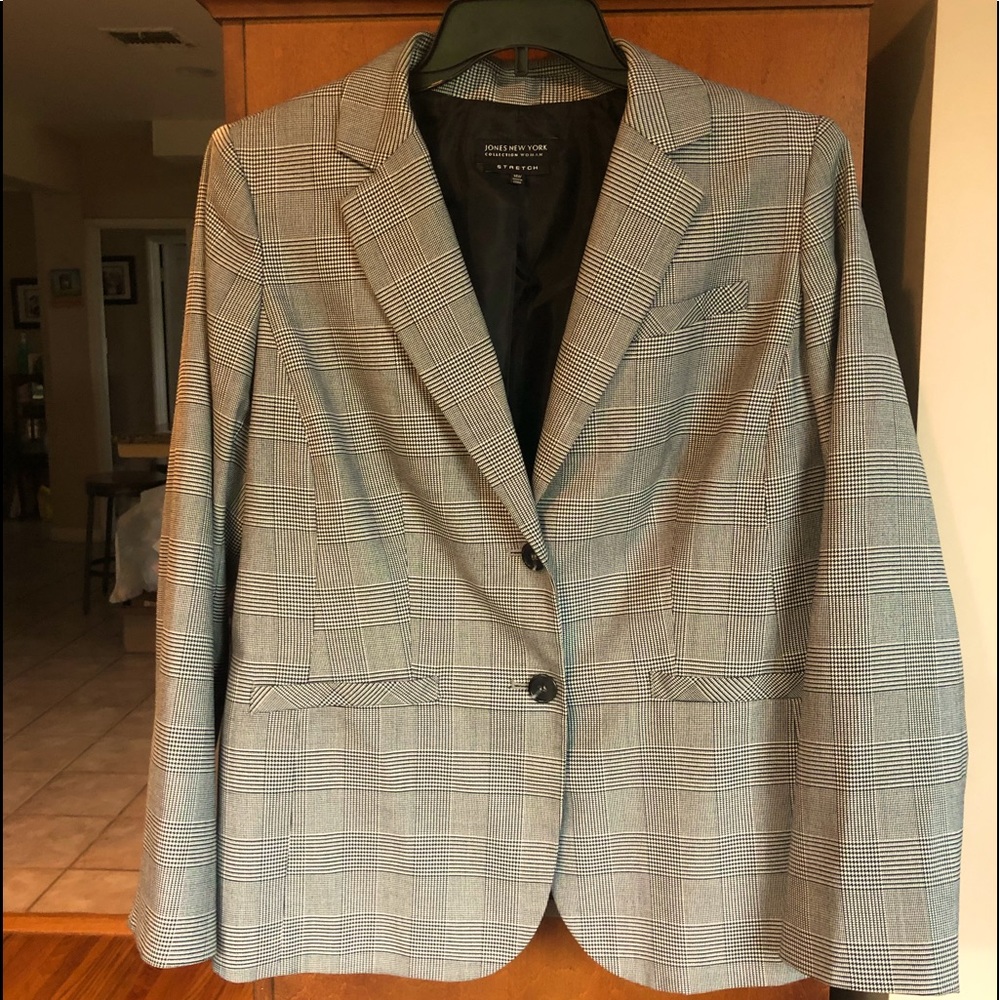 B&W Woman’s Business Blazer